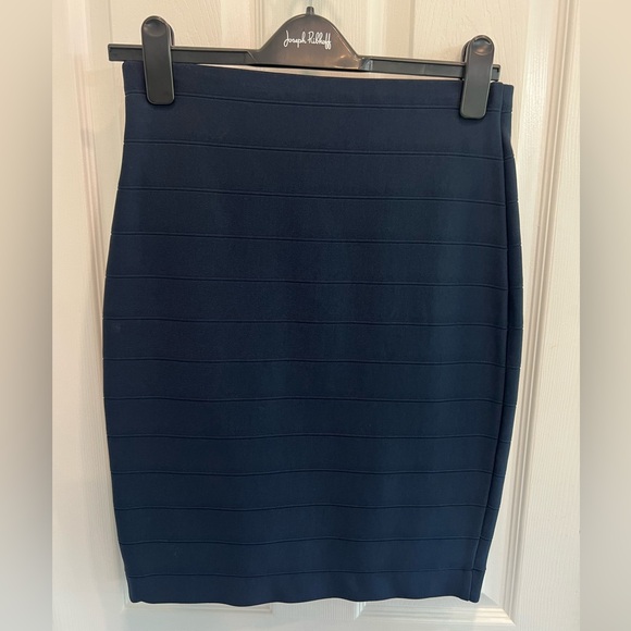 Joseph Ribkoff Navy Pencil Skirt, Size 6, never worn - Picture 2 of 3
